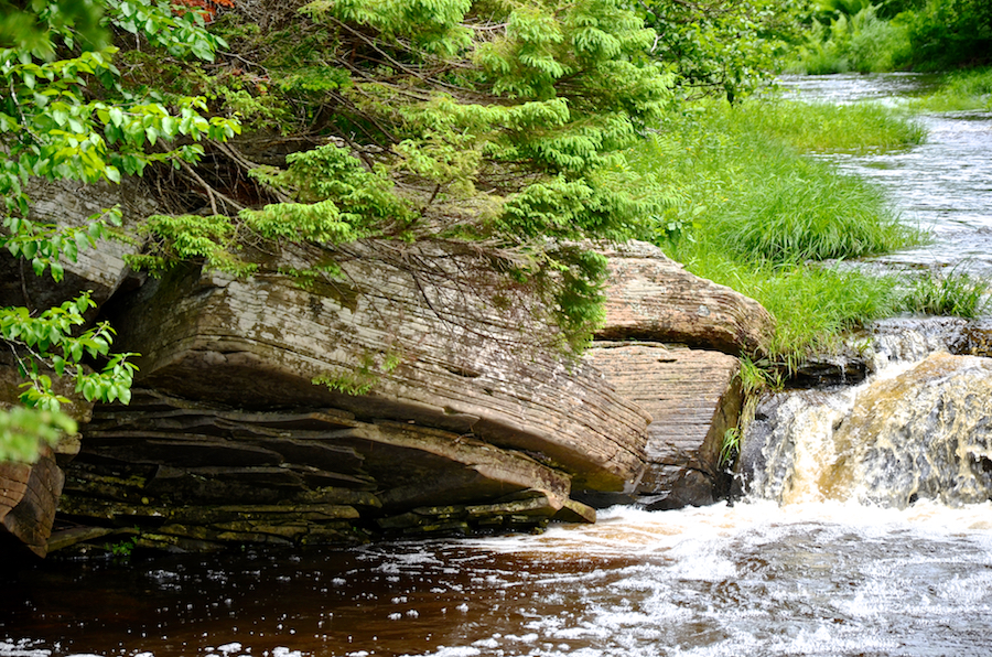 Boulder at the side of the upper Maple Brook Falls