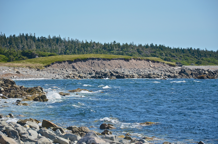 A small cliff along the Atlantic coast