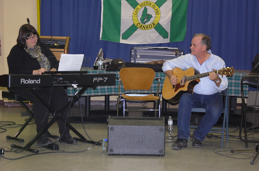 Photo of Ernie Fraser on guitar accompanied by Alanna Morris
