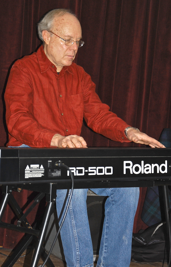 Photo of Lloyd Carr on keyboards