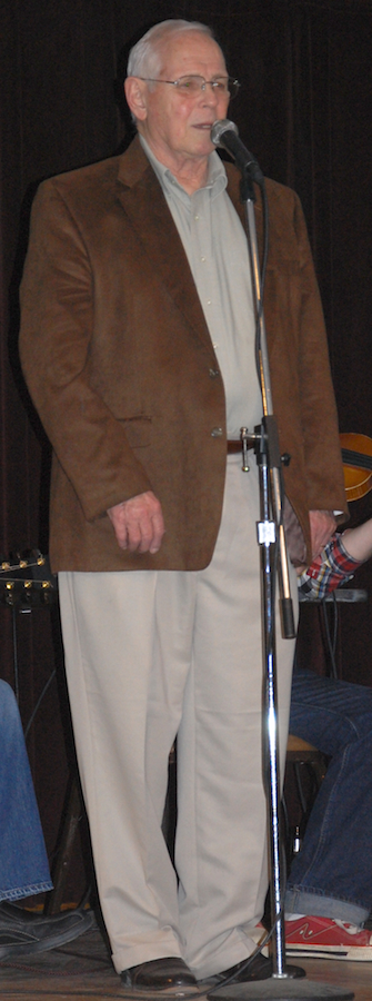 Photo of Bill Luoma prompting a Boston set